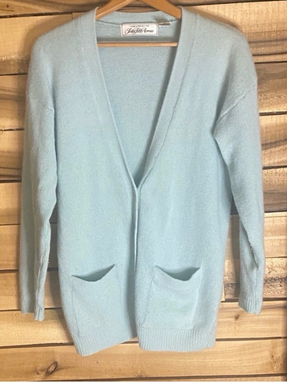 Vintage Saks Fifth Avenue Soft sea foam green Women's Cardigan Sweater M